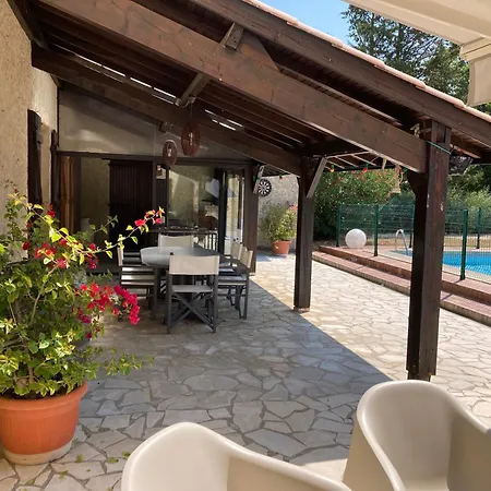 Prázdninový dům Grande Maison Familiale Avec Piscine Cloturee, Ideale Enfants, Proche Bordeaux Carignan-de-Bordeaux